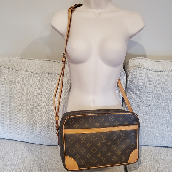 Authentic Louis Vuitton purse - Picture 11 of 15